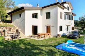 Villa Prada Beauty through pastures and Lake Garda